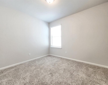 2044 Arendale Dr - Photo Thumbnail 10