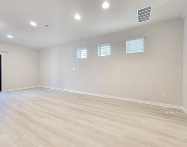 2044 Arendale Dr - Photo Thumbnail 6