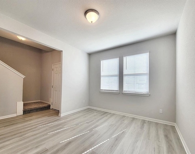 2044 Arendale Dr - Photo Thumbnail 3