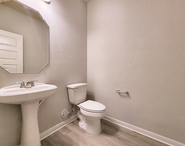2044 Arendale Dr - Photo Thumbnail 4