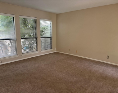 17 Casa Verde St - Photo Thumbnail 9