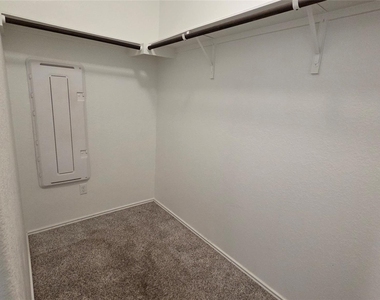 249 Red Buckeye Loop - Photo Thumbnail 12