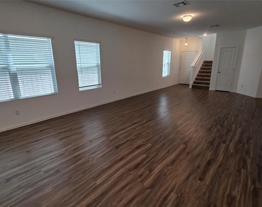 249 Red Buckeye Loop - Photo Thumbnail 7