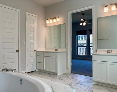 1636 Laverne Mitchell St - Photo Thumbnail 9