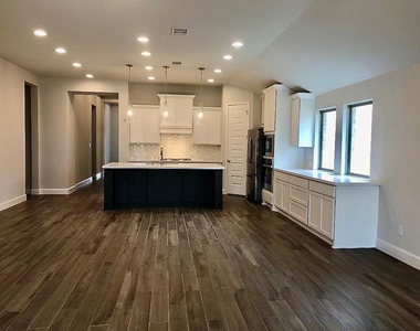 1636 Laverne Mitchell St - Photo Thumbnail 4
