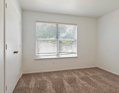 2207 Kuykendall Dr - Photo Thumbnail 13
