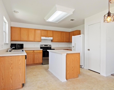 2207 Kuykendall Dr - Photo Thumbnail 3