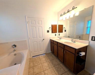 5521 Adair Dr - Photo Thumbnail 8