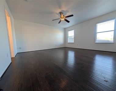 5521 Adair Dr - Photo Thumbnail 5
