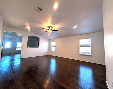 5521 Adair Dr - Photo Thumbnail 1
