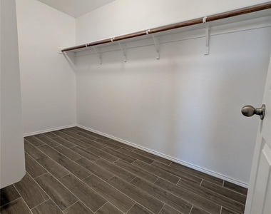 5521 Adair Dr - Photo Thumbnail 6