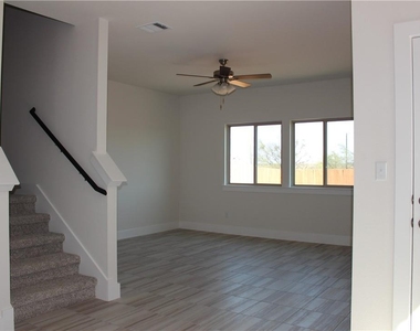 508 White Steppe Way - Photo Thumbnail 9