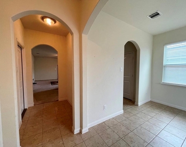 408 Farmer Ln - Photo Thumbnail 4