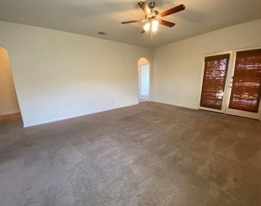 408 Farmer Ln - Photo Thumbnail 9