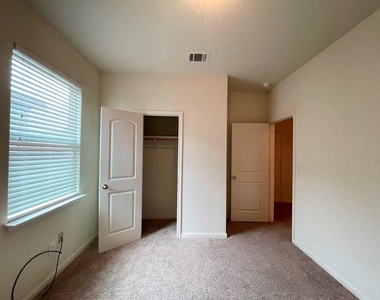 408 Farmer Ln - Photo Thumbnail 25