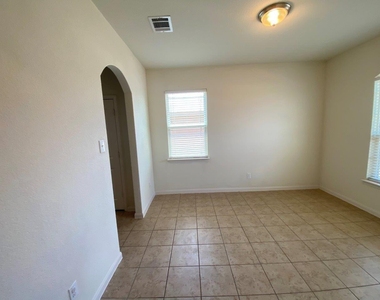 408 Farmer Ln - Photo Thumbnail 5