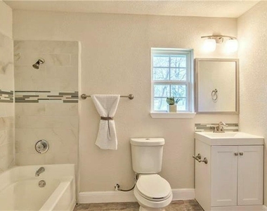 12504 Limerick Ave - Photo Thumbnail 5