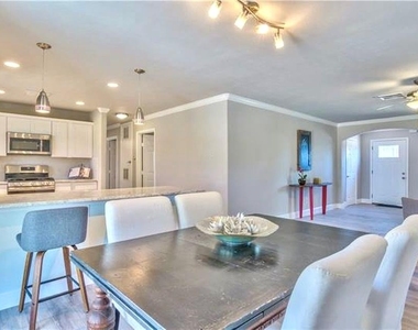12504 Limerick Ave - Photo Thumbnail 4