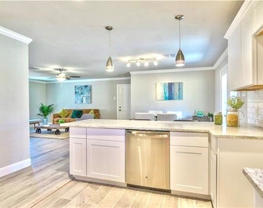 12504 Limerick Ave - Photo Thumbnail 8