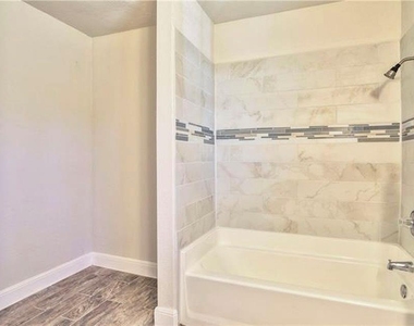 12504 Limerick Ave - Photo Thumbnail 6