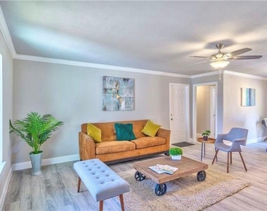 12504 Limerick Ave - Photo Thumbnail 2