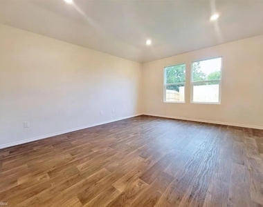 14504 Fitzgibbon Dr - Photo Thumbnail 4