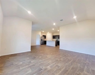 14504 Fitzgibbon Dr - Photo Thumbnail 5