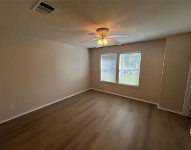 513 Crater Lake Dr - Photo Thumbnail 26