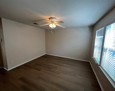 513 Crater Lake Dr - Photo Thumbnail 24