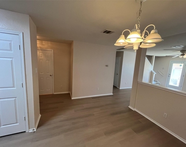 513 Crater Lake Dr - Photo Thumbnail 14