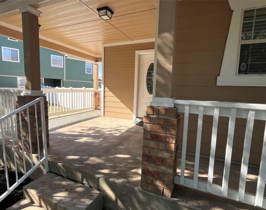 513 Crater Lake Dr - Photo Thumbnail 7