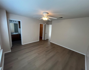 513 Crater Lake Dr - Photo Thumbnail 25