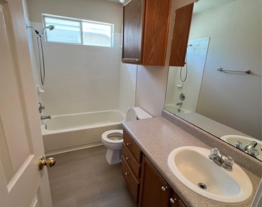 513 Crater Lake Dr - Photo Thumbnail 21