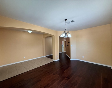 1032 Dyer Crossing Way - Photo Thumbnail 3