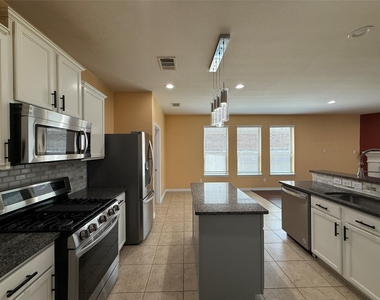 1032 Dyer Crossing Way - Photo Thumbnail 5
