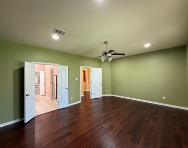 1032 Dyer Crossing Way - Photo Thumbnail 9