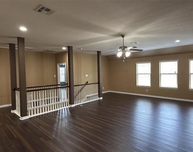 1032 Dyer Crossing Way - Photo Thumbnail 17