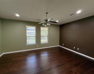 1032 Dyer Crossing Way - Photo Thumbnail 10