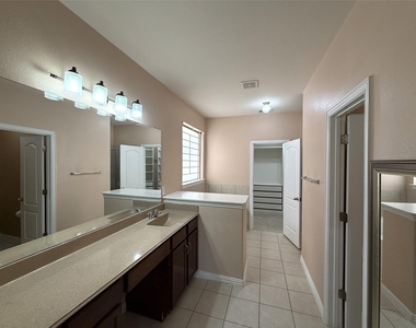1032 Dyer Crossing Way - Photo Thumbnail 11