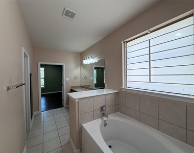 1032 Dyer Crossing Way - Photo Thumbnail 16
