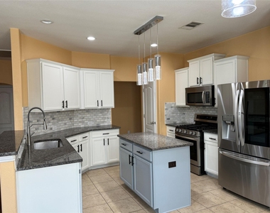1032 Dyer Crossing Way - Photo Thumbnail 8