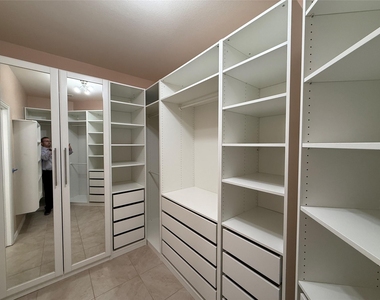 1032 Dyer Crossing Way - Photo Thumbnail 15