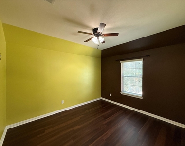 1032 Dyer Crossing Way - Photo Thumbnail 21
