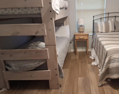 209 Crest Dr - Photo Thumbnail 16