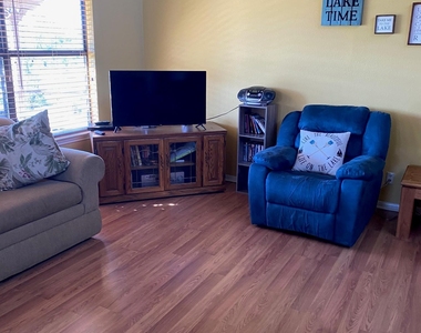 209 Crest Dr - Photo Thumbnail 12