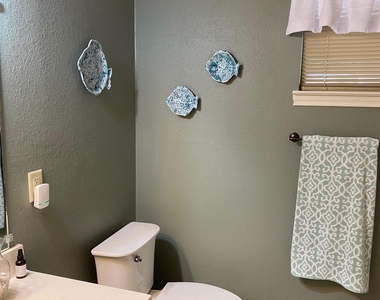 209 Crest Dr - Photo Thumbnail 10