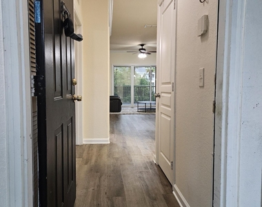 8290 Gate Parkway - Photo Thumbnail 4
