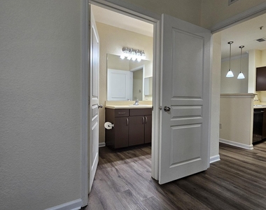 8290 Gate Parkway - Photo Thumbnail 16