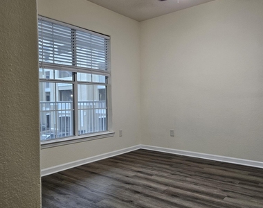8290 Gate Parkway - Photo Thumbnail 17