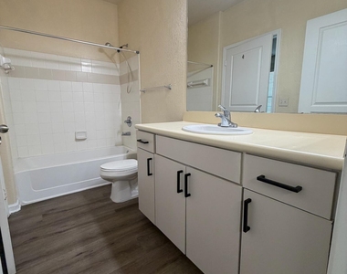 8290 Gate Parkway - Photo Thumbnail 15